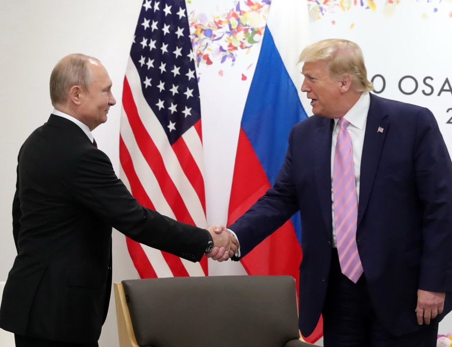 ВАШИНГТОН/МОСКВА, 12. ФЕБРУАРА /СРНА/ - Амерички предсједник Доналд Трамп рекао је да је разговарао са руским предсједником Владимиром Путином данас телефоном о  различитим темама укључујући Украјину, Блиски исток,енергетику, вјештачку интелигенцију и долар.