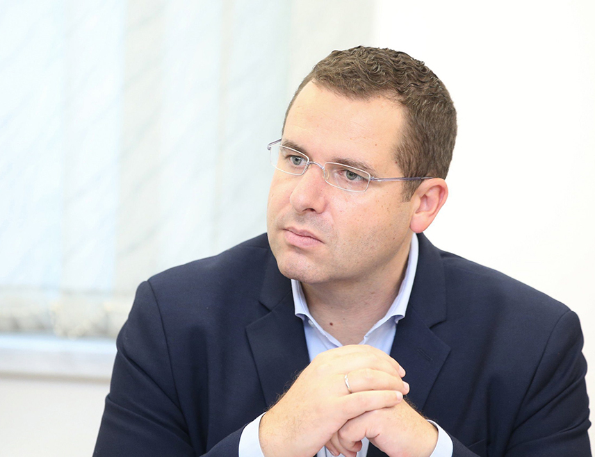 БАЊАЛУКА, 12. ФЕБРУАРА /СРНА/ - Делегат Клуба српског народа у Дому народа Парламентарне скупштине БиХ Радован Ковачевић иронично је прокоментарисао покушаје Елмедина Конаковића да у разговорима са званичницима ЕУ дискредитује предсједника Републике Српске Милорада Додика због контаката са предсједником Руске Федерације Владимиром Путином.