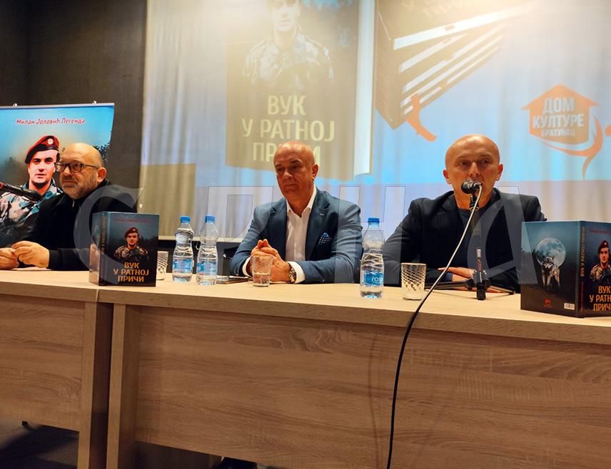 БРАТУНАЦ, 12. ФЕБРУАРА /СРНА/ - Књига "Вук у ратној причи" аутора пуковника Милана Јоловића Легенде, ратног команданта специјалне јединице Војске Републике Српске "Вукови са Дрине", представљена је вечерас у Братунцу.