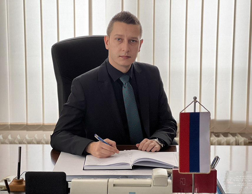 ИСТОЧНО САРАЈЕВО, 13. ФЕБРУАРА /СРНА/ - Кључна порука обиљежавања Сретења - Дана државности Републике Српске и Дана државности Републике Србије је очување српског јединства, поручио је замјеник министра одбране у Савјету министара Александар Гогановић.