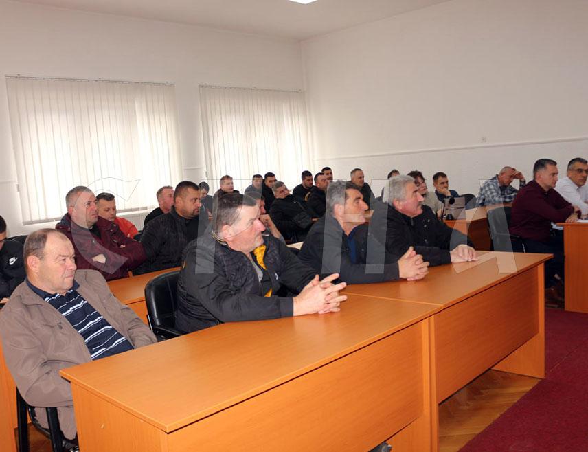 РОГАTИЦА, 13. ФЕБРУАРА /СРНА/ - Представници Ресора за пружање стручних услуга у пољопривреди Министарства пољопривреде, шумарства и водопривреде Републике Српске на састанку са произвођачима кромпира у Рогатици нагласили су значај оснивања погона за прераду кромпира, који би омогућио лакши приступ тржишту и додатне приходе од прераде кромпира.