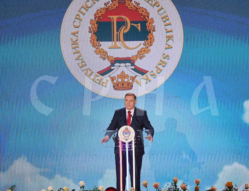 БАЊАЛУКА, 13. ФЕБРУАРА /СРНА/ - Предсједник Републике Српске Милорад Додик рекао је вечерас на свечаној академији у Бањалуци поводом Сретења да је овај празник дан окупљања Срба у Републици Српској и Србији, који не дају свету ријеч српског народа - слободу.