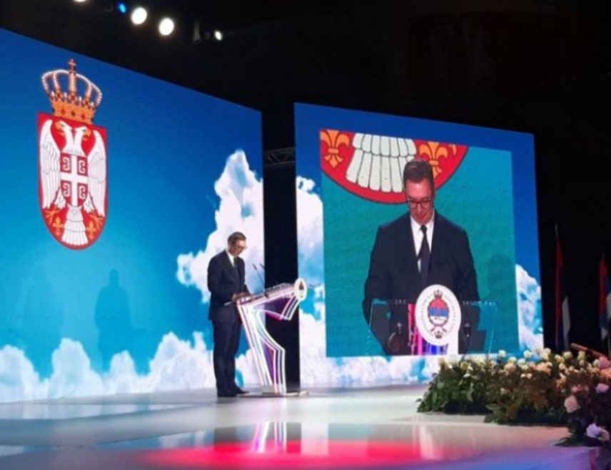 БАЊАЛУКА, 13. ФЕБРУАРА /СРНА/ - Предсједник Србије Александар Вучић рекао је вечерас на свечаној академији у Бањалуци поводом Сретења да су Срби у Републици Српској и Србији један исти народ и да Србија неће окренути леђа Републици Српској, њеном руководству и предсједнику Милораду Додику каква год буде пресуда Суда БиХ.