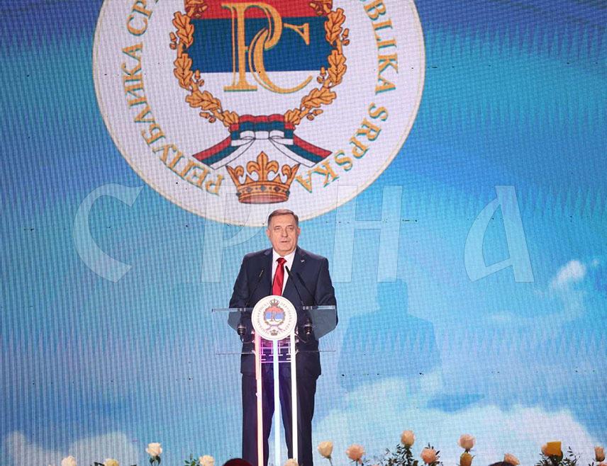 БАЊАЛУКА, 13. ФЕБРУАРА /СРНА/ - Предсједник Републике Српске Милорад Додик поручио је вечерас на свечаној академији у Бањалуци поводом Сретења да Република Српска мора повести свој ослободилачки процес против БиХ, јер у њој неће завршити на добар начин.