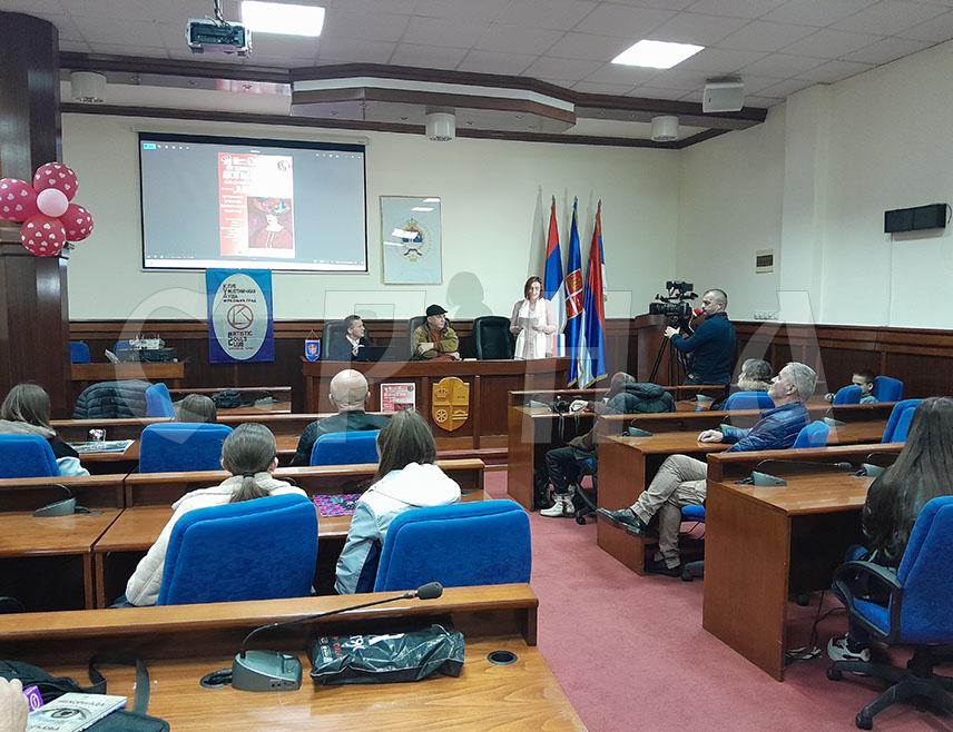 МРКОЊИЋ ГРАД, 13. ФЕБРУАРА /СРНА/ - Пјесник из Београда Владан Ракић добитник је главне награде 24. Међународног конкурса љубавне поезије о теми "За неузвраћену љубав" на књижевној вечери поводом Дана заљубљених одржаној у Мркоњић Граду.