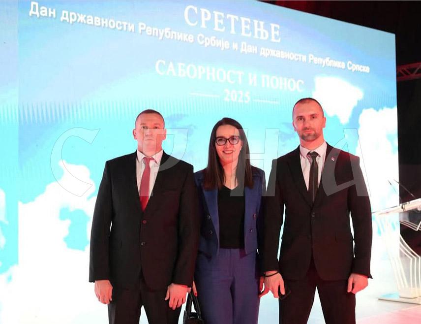 БАЊАЛУКА, 14. ФЕБРУАРА /СРНА/ – Српски народ с поносом се сјећа предака који су се борили за слободу и своју државу и одлучан је да и будућности очува саборност и снагу, истакла је начелник Дрвара Душица Рунић поводом Сретења, Дана државности Републике Српске и Дана државности Србије.