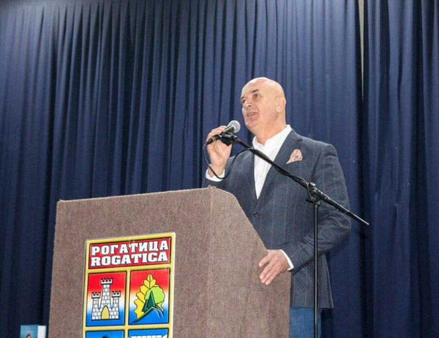 РОГАТИЦА, 14. ФЕБРУАРА /СРНА/ - Пуковник у пензији Милан Јоловић изјавио је Срни да је његова књига "Вук у ратној причи" преведена на руски језик код професора на Војној академији у Севастопољу, гдје ће бити и промовисана.