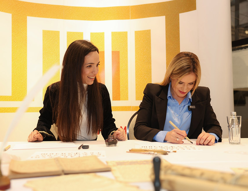 БЕОГРАД, 14. ФЕБРУАРА /СРНА/ - Изложба посвећена српској средњовјековној калиграфији "Српски краснопис - Култура ћирилице" отворана је данас у Етнографском музеју у Београду, у оквиру обиљежавања Сретења - Дана државности Србије.