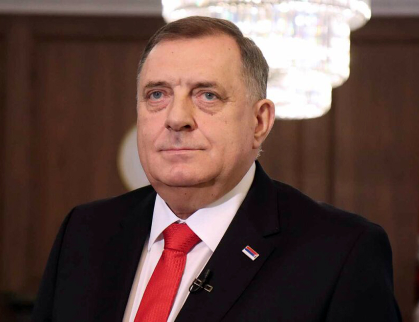 БАЊАЛУКА, 15. ФЕБРУАРА /СРНА/ - Предсједник Републике Српске Милорад Додик истакао је да су Срби један народ гдjе год живјели, с истом историјом, културом и традицијом и да зато Република Српска и Србија заједно прослављају Сретење - Дан државности.