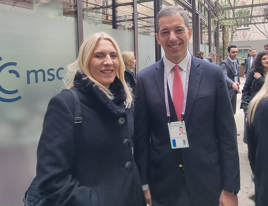 МИНХЕН, 15. ФЕБРУАРА /СРНА/ - Српски члан и предсједавајућа Предсједништва БиХ Жељка Цвијановић разговарала је на маргинама Минхенске безбједносне конференције са министром спољних послова Србије Марком Ђурићем о актуелним темама и јачању односа Србије и Српске.