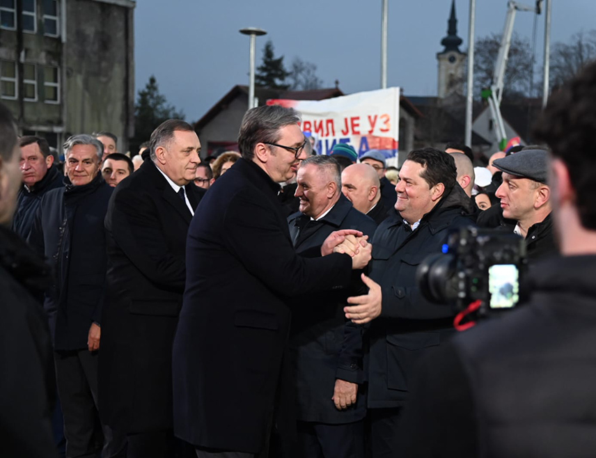 СРЕМСКА МИТРОВИЦА, 15. ФЕБРУАРА /СРНА/ - Срби када су заједно увијек побјеђују, поручио је предсједник Народне скупштине Републике Српске Ненад Стевандић након скупа "Срећемо се на Сретење" у Сремској Митровици којем су присуствовали политички представници Срба из Србије и земаља региона.