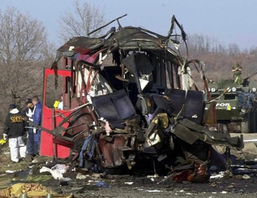 БЕОГРАД, 16. ФЕБРУАРА /СРНА/ - Канцеларија Владе Србије за Косово и Метохију затражила је од међународне заједнице да буде обновљена истрага о нападу албанских терориста на аутобус "Ниш експреса" код Подујева - једном од најмонструознијих злочина на Космету за који нико није одговарао ни послије 24 године, као и о свим другим нападима на Србе.