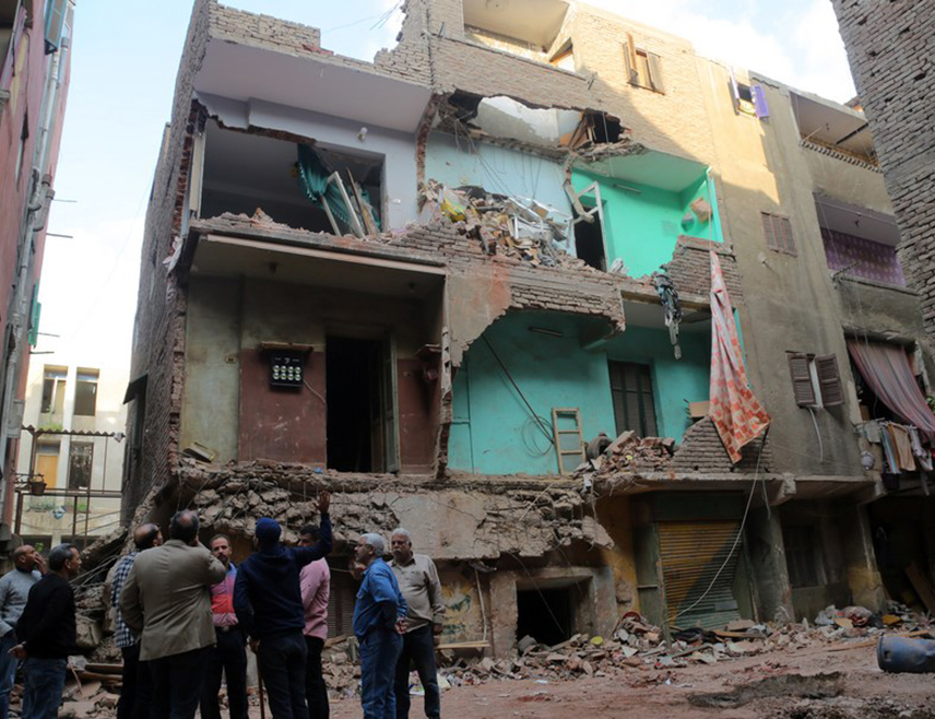 КАИРО, 17. ФЕБРУАРА /СРНА - РИА Новости/ - Најмање 10 људи је погинуло, а троје је повријеђено када се срушио дио двоспратне зграде у египатској покрајини Гизи, јавили су медији.