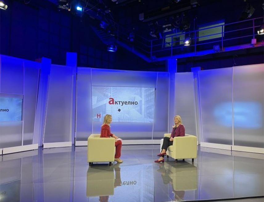 БАЊАЛУКА, 17. ФЕБРУАРА /СРНА/ - Српски члан и предсједавајућа БиХ Жељка Цвијановић истакла је да Република Српска увијек пружа руку за договор, демократски дијалог, уз уважавања Устава, али да не зна да ли су Бошњаци у стању да се одрекну "добрих услуга" једног амбасадора који ће им говорити шта треба да раде.