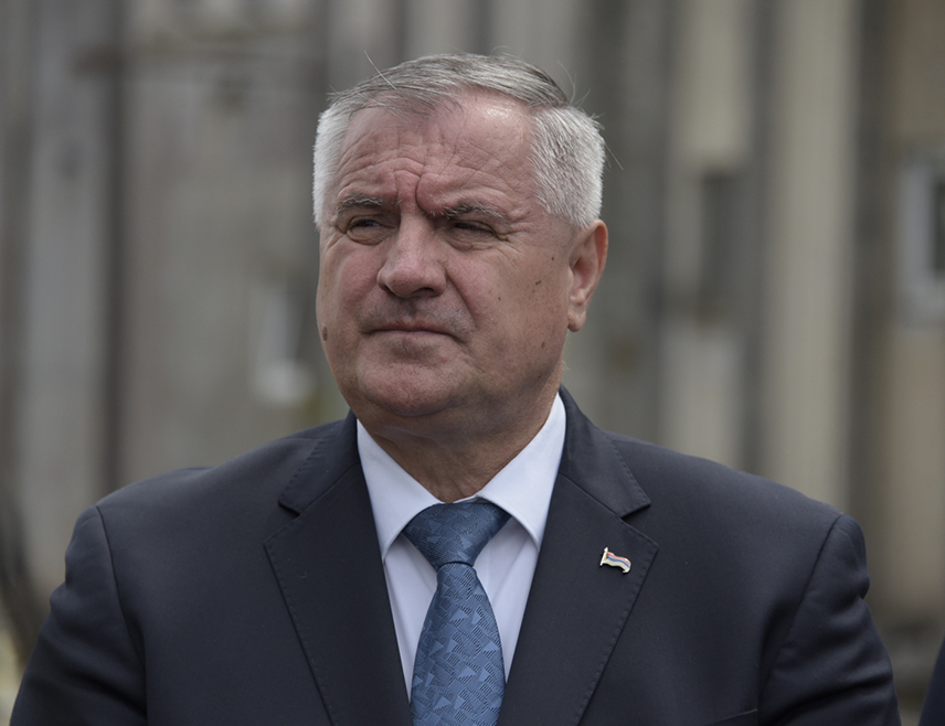 БАЊАЛУКА, 18. ФЕБРУАРА /СРНА/ - Предсједник Владе Републике Српске Радован Вишковић истакао је да је будућност БиХ у рукама "господе у Суду БиХ", те да треба да се пробуде и да не гурају земљу и грађане у правну и безбједносну неизвјесност.