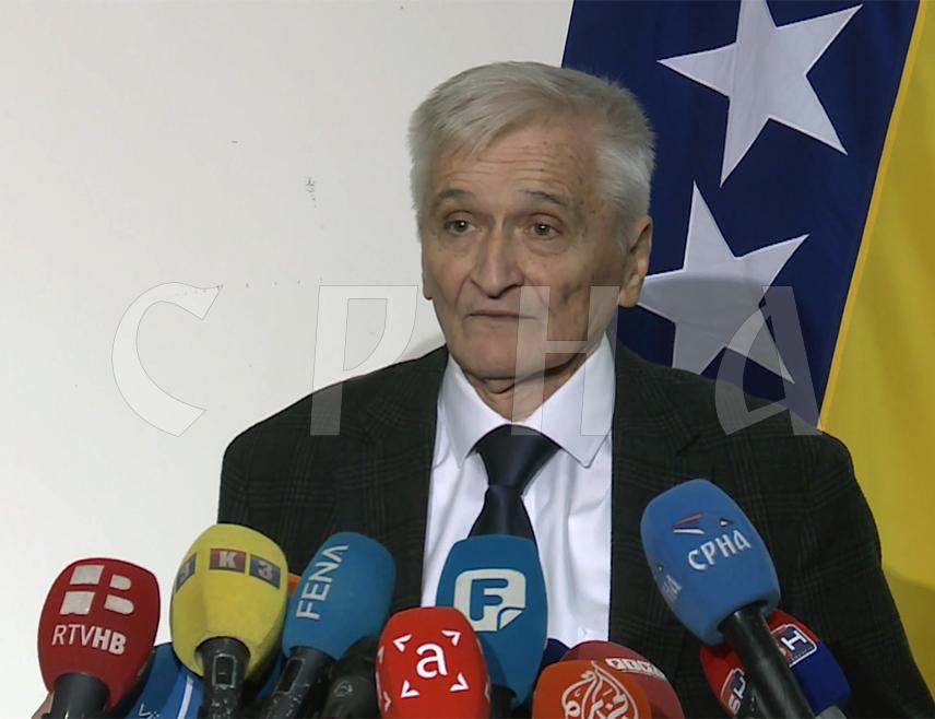 САРАЈЕВО, 18. ФЕБРУАРА /СРНА/ - Предсједавајући Дома народа Парламентарне скупштине БиХ Никола Шпирић рекао је да се не може одвијати политички прогон изабраног предсједника Републике Српске и томе аплаудирати.