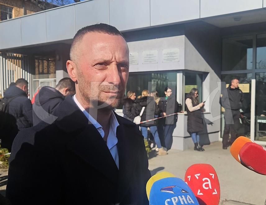 САРАЈЕВО, 19. ФЕБРУАРА /СРНА/ - Суд БиХ руши Дејтонско уставно уређење, које подразумијева и рушење Устава БиХ, Републике Српске и Федерације БиХ, а у коначници значи да утиче на распад БиХ, оцијенио је посланик СНСД-а у Представничком дому парламента БиХ Милорад Којић.