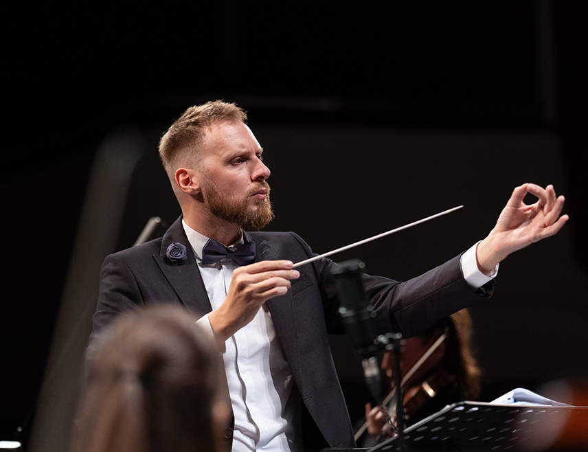 БАЊАЛУКА, 20. ФЕБРУАРА /СРНА/ - Умјетнички директор и диригент Симфонијског оркестра Народног позоришта Републике Српске Душан Урошевић био је члан жирија на Првом међународном такмичењу диригената у Москви.