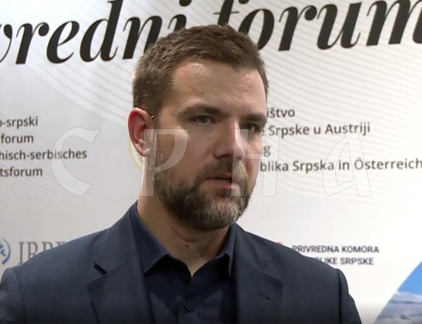 ЈАХОРИНА, 20. ФЕБРУАРА /СРНА/ - Аустријски привредници који учествују на Аустријско-српском привредном форуму на Јахорини препознали су Српску као потенцијалног партнера, а у прилог томе говори да су двојица пренијела своје пословање у ову земљу због пореских погодности које је омогућила Влада Републике Српске, рекао је шеф Представништва Српске у Аустрији Младен Филиповић.