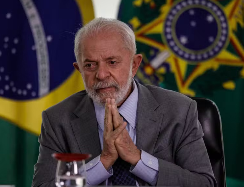 САО ПАУЛО, 20. ФЕБРУАРА /СРНА-Ројтерс/ - Бразилски предсједник Луиз Ињасио Лула да Силва изјавио је да би бивши предсједник Жаир Болсонаро требао да буде кажњен, ако се покажу тачне оптужбе да је 2022. године ковао завјеру за извршење државног удара.