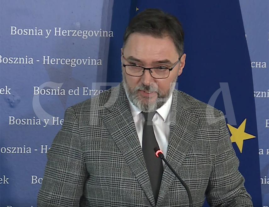 САРАЈЕВО, 20. ФЕБРУАРА /СРНА/ - Замјеник предсједавајуће Савјета министара Сташа Кошарац рекао је данас да је питање средстава из Плана раста за БиХ стопирано због односа у Федерацији БиХ /ФБиХ/, јер политички актери у том ентитету не могу да постигну договор.