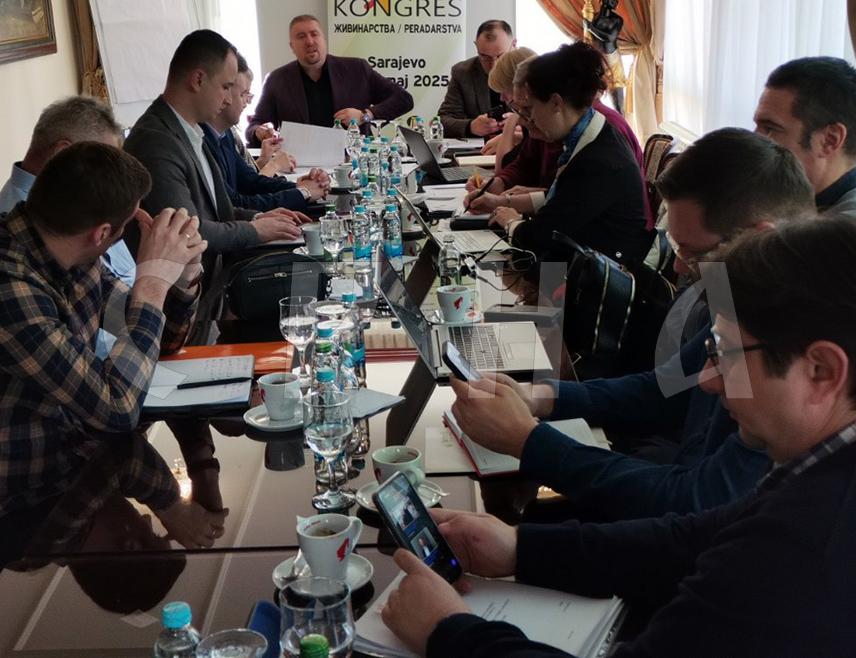 ДОБОЈ, 20. ФЕБРУАРА /СРНА/ - Копредсједавајући Координационог одбора живинара/перадара у БиХ Предраг Миличић изјавио је да су домаћи произвођачи конзумних јаја испунили све захтјеве да се јаја А класе пласирају на тржиште ЕУ, о чему је обавијештена Европска комисија која ове године треба о томе да се изјасни.