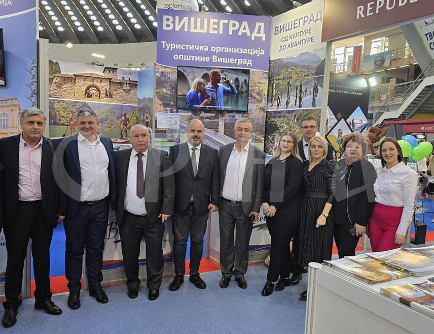 БЕОГРАД, 20. ФЕБРУАРА /СРНА/ - Туристичка понуда Вишеграда привукла је велику пажњу посјетилаца Сајма туризма у Београду, а посебан интерес показали су за Андрићград, кањон Дрине и чувену ћуприју, рекао је Срни директор општинске Туристичке организације Бранислав Андрић.