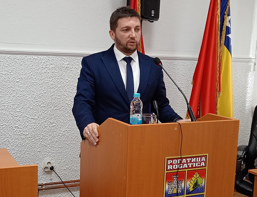 РОГАTИЦА, 20. ФЕБРУАРА /СРНА/ - Начелник општине Рогатица Нинослав Прелић изјавио је да је правосуђе БиХ апсурдним процесом против предсједника Републике Српске Милорада Додика и вршиоца дужности директора "Службеног гласника" Милоша Лукића извршило самоубиство и почело урушавање дејтонске БиХ.