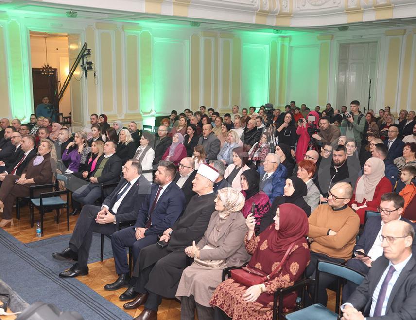 БАЊАЛУКА, 20. ФЕБРУАРА /СРНА/ - Предсједник Републике Српске Милорад Додик рекао је да су догађаји, као што је свечана академија поводом предстојећег мјесеца рамазана у Бањалуци, лијепа прилика за подсјетити се колико је битно међусобно разумијевање.