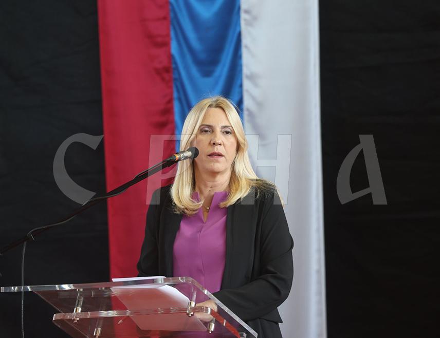 ПРИЈЕДОР, 21. ФЕБРУАРА /СРНА/ - Потпредсједник СНСД-а Жељка Цвијановић истакла је
да СНСД све своје побједе добија на изборима, тамо гдје гласају бирачи, и не траже побједу на улици, по сарајевским канцеларијама или страним амбасадама.