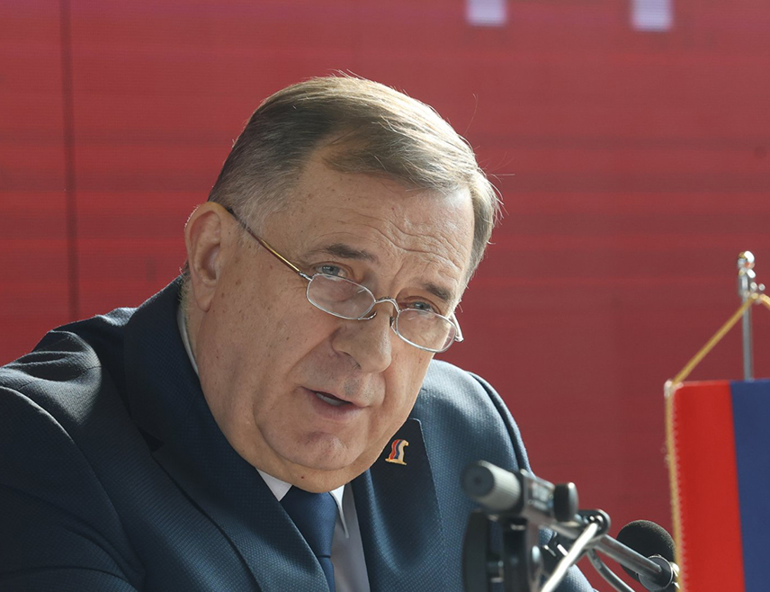 БАЊАЛУКА, 21. ФЕБРУАРА /СРНА/ - Лидер СНСД-а Милорад Додик поручио је да ова странка има базу која може да побиједи и на идућим изборима, што најбоље показује остварен резултат са локалних избора.