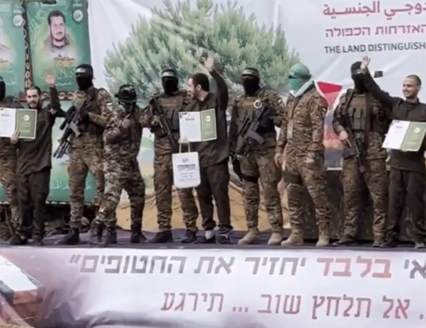 ЈЕРУСАЛИМ, 22. ФЕБРУАРА /СРНА-Ројтерс/ - Хамас је данас ослободио шест талаца из Појаса Газе, посљедње живе израелске заробљенике који су требали да буду пуштени у оквиру прве фазе крхког споразума о прекиду ватре, у замјену за стотине палестинских затвореника и притвореника.