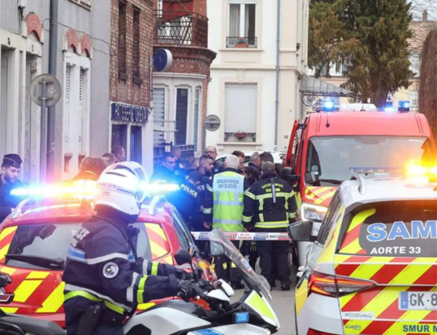 ПАРИЗ, 23. ФЕБРУАРА /СРНА/ - Француска полиција ухапсила је неколико особа након што је мушкарац ножем убио човјека и ранио неколико људи у источном граду Милуз, саопштило је тужилаштво.