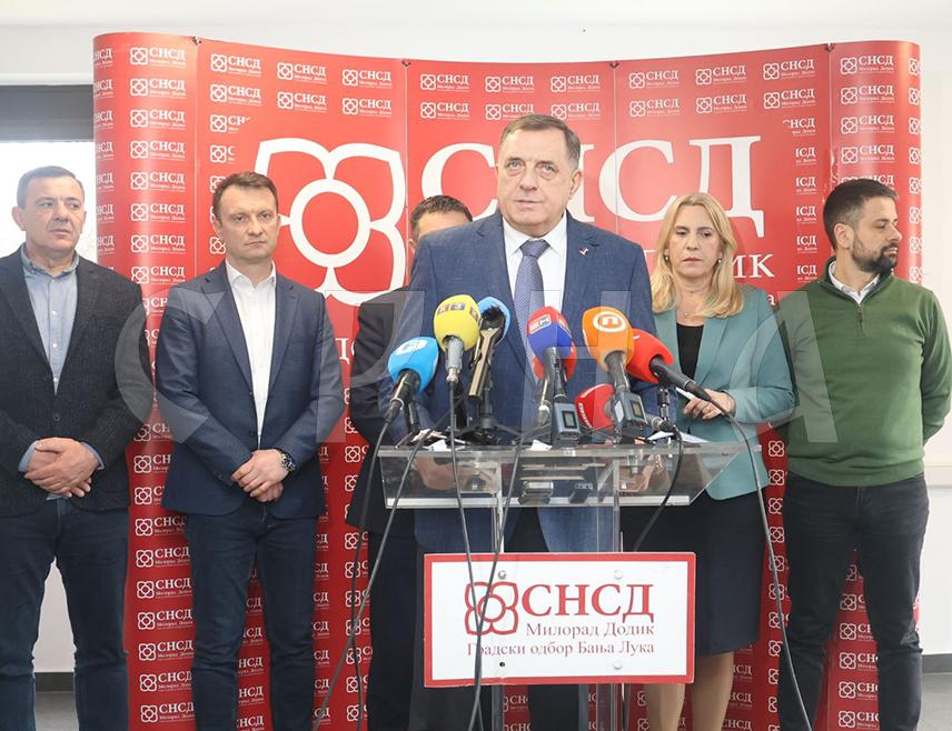 БАЊАЛУКА, 23. ФЕБРУАРА /СРНА/ - Предсједник Републике Српске Милорад Додик изјавио је да ће Српска покушати да разговара са Федерацијом БиХ и укаже да БиХ мора да изражава и вољу српског народа, а уколико то не успије, онда ће донијети одлуке.