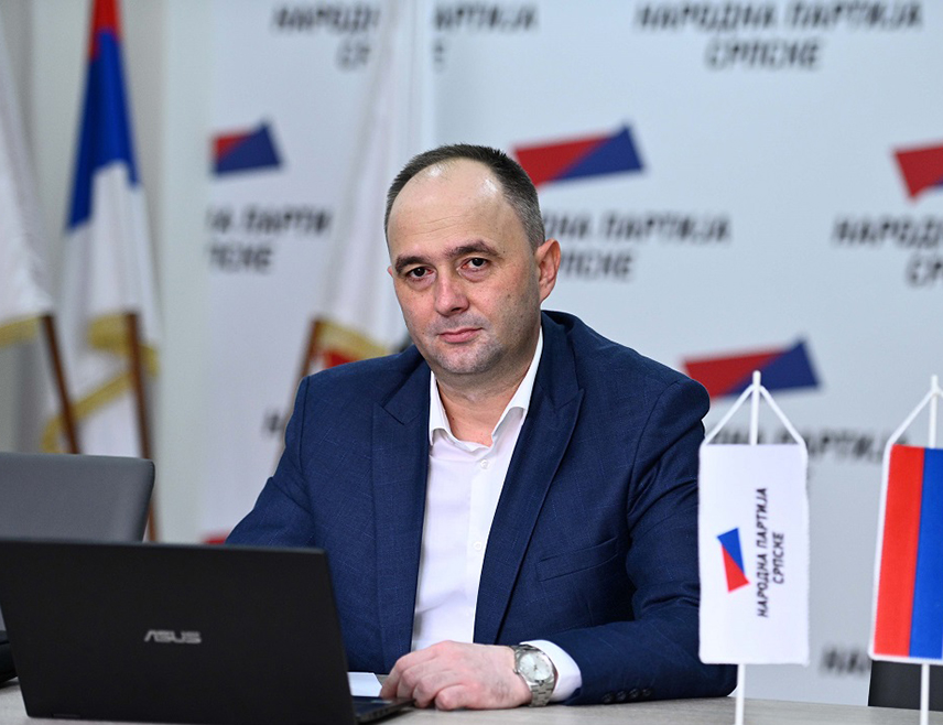 БИЈЕЉИНА, 23. ФЕБРУАРА /СРНА/ - Грађани су на изборима рекли све о СДС-у и они немају легитимитет да позивају на оставку предсједника Републике Српске Милорада Додика који је добио више од 300.000 гласова и легитимно је изабран од српског народа у Републици Српској, изјавио је Срни генерални секретар НПС-а Дико Цвијетиновић.