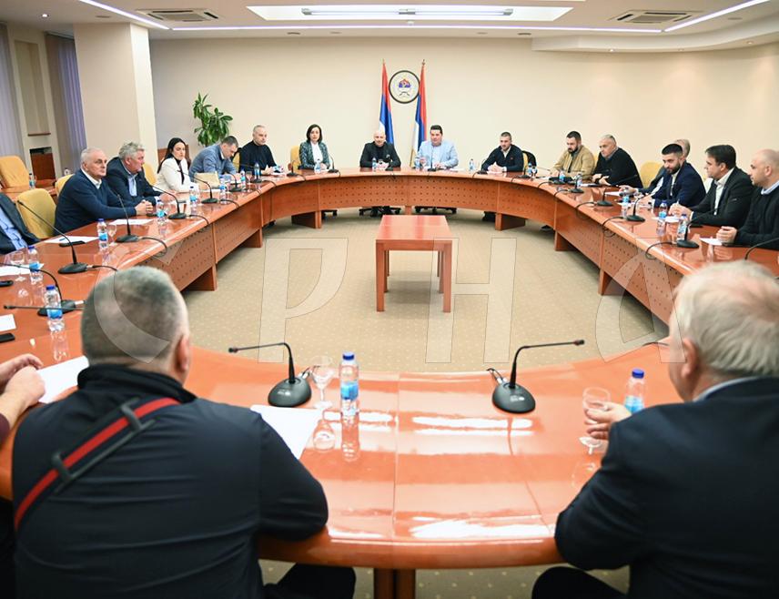 БАЊАЛУКА, 23. ФЕБРУАРА /СРНА/ - Лидер Уједињене Српске Ненад Стевандић рекао је да је одазивање на састанак који сазива предсједник Републике Српске основни ниво патриотизма.