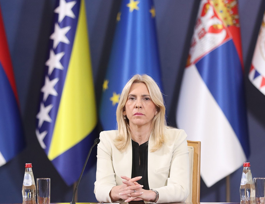 ИСТОЧНО САРАЈЕВО, 24. ФЕБРУАРА /СРНА/ - Српски члан и предсједавајућа Предсједништва БиХ Жељка Цвијановић изјавила је за Срну да Предсједништво консензусом одлучује о питањима из домена одбране - ако нема консензуса, нема ни одлуке.