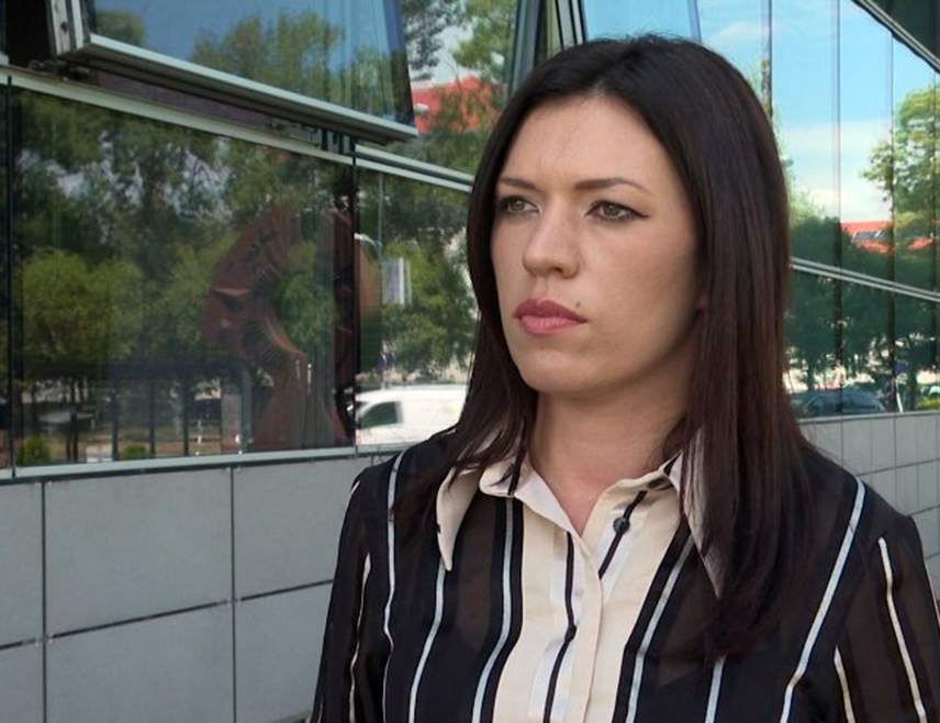 САРАЈЕВО, 24. ФЕБРУАРА /СРНА/ - Милорад Додик је легитимно изабрани предсједник на демократским изборима већинском вољом грађана Републике Српске и искључиво може бити смијењен на изборима, изјавила је Срни шеф Клуба посланика СНСД-а у Представничком дому Парламентарне скупштине Сања Вулић.