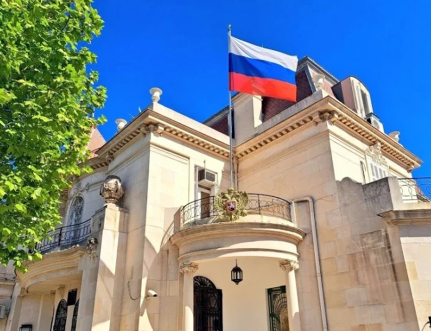 ПАРИЗ, 24. ФЕБРУАРА /СРНА/ - Генерални конзулат Русије у Марсељу од сутра у потпуности наставља са радом, саопштено је из Конзулата.