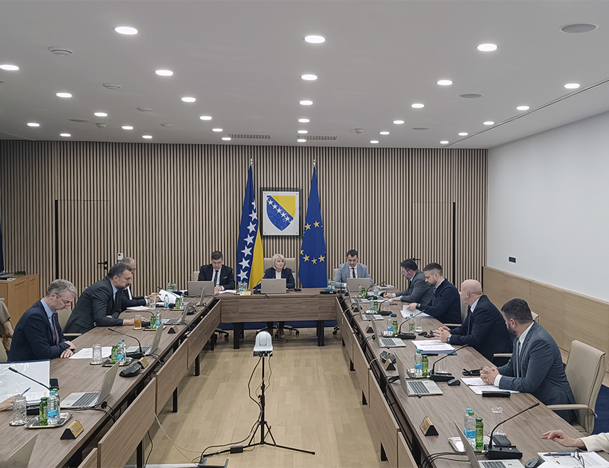 САРАЈЕВО, 24. ФЕБРУАРА /СРНА/ - Сједница Савјета министара која је требало да буде одржана сутра у Сарајеву, одгођена је за уторак, 4. март.