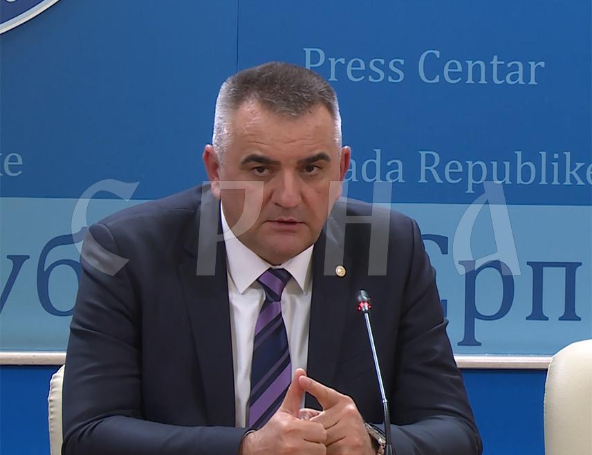 БАЊАЛУКА, 24. ФЕБРУАРА /СРНА/ - Министар пољопривреде, шумарства и водопривреде Републике Српске Саво Минић рекао је да је Влада и његово министарство урадило све што је било до њих када је ријеч о пословању Јавног предузећа "Шуме Српске", те истакао да је сада све до управе тог предузећа.