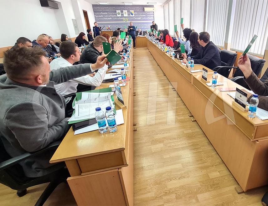 ТЕСЛИЋ, 25. ФЕБРУАРА /СРНА/ - Скупштина општине Теслић покренула је процедуру да ова локална заједница добије статус града, за шта је гласало свих 25 одборника.