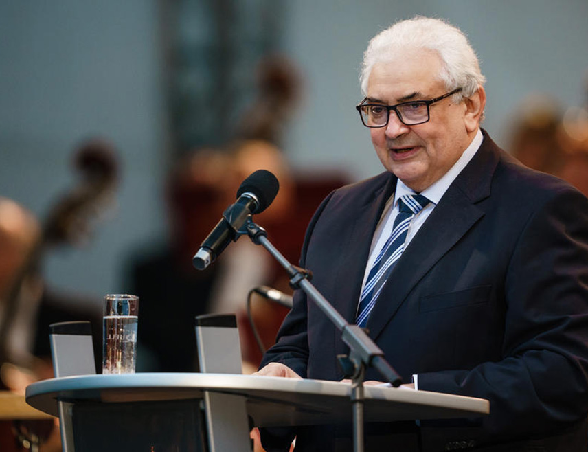 БЕРЛИН, 25. ФЕБРУАРА /СРНА/ - Руски амбасадор у Берлину Сергеј Нечајев рекао је да је Русија увијек сматрала да је неопходно да одржава стабилне канале комуникације са Њемачком, те да садашње стање руско-њемачких односа, који су на појединим мјестима паузирани, а на другим једноставно уништени, није избор Руске Федерације.