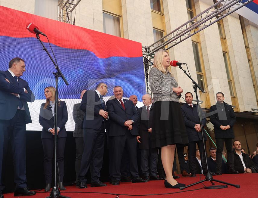 БАЊАЛУКА, 25. ФЕБРУАРА /СРНА/ - Српски члан и предсједавајућа Предсједништва БиХ Жељка Цвијановић поручила је данас у Бањалуци да Република Српска не прихвата диктатару ни диктат, већ слободу за коју се борила и коју је дужна да пренесе генерацијама које долазе.