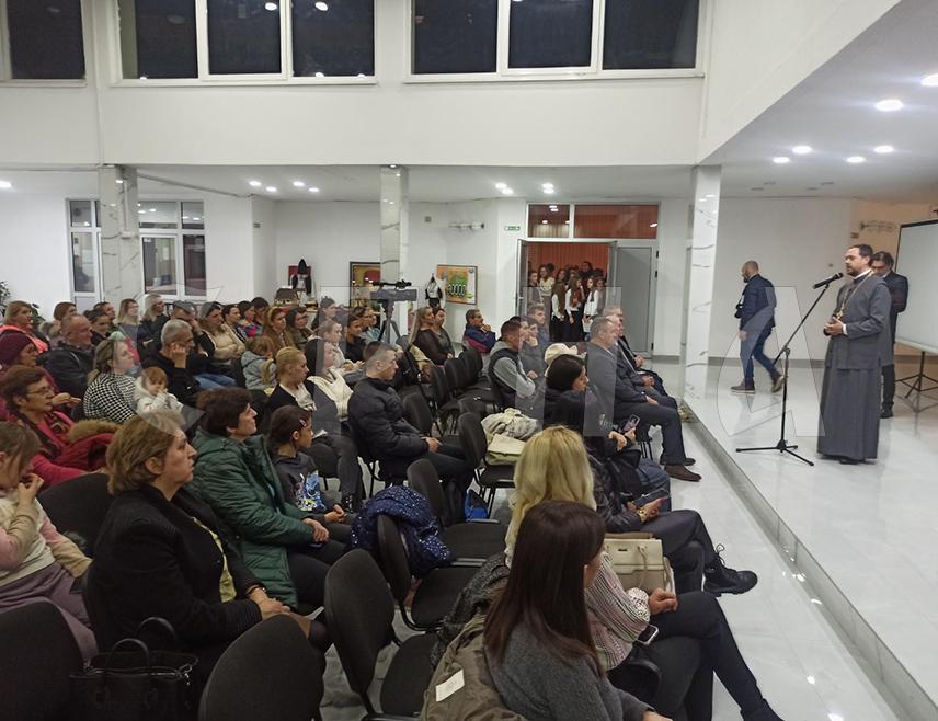 ЗВОРНИК, 25. ФЕБРУАРА /СРНА/ - Светосимеонска академија у част оснивача српске државе Стефана Немање - Симеона Миротичивог одржана је вечерас у просторијама Основне школе "Свети Сава" у Зворнику.