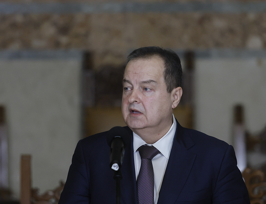 БЕОГРАД, 26. ФЕБРУАРА /СРНА/ - Министар унутрашњих послова Србије Ивица Дачић изјавио је да је предсједник Србије Александар Вучић кренуо за Бањалуку и пожелио му да сачува и Србију и Републику Српску и српски народ који је у тешкој ситуацији.