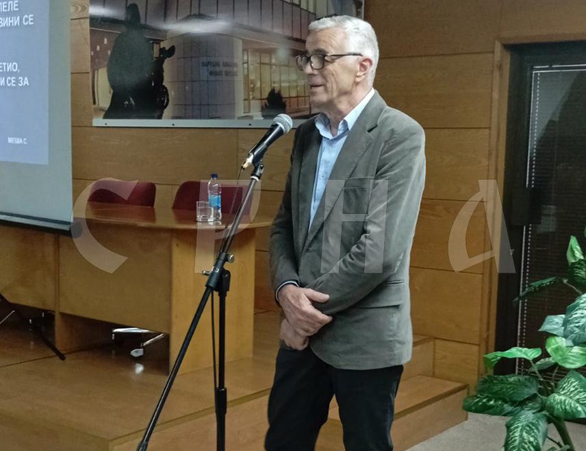 БИЈЕЉИНА, 26. ФЕБРУАРА /СРНА/ - Слободан Симикић из Лопара, човјек који је обишао скоро цијели свијет, одржао је вечерас у Бијељини путописно предавање "Индија - колијевка људске расе".