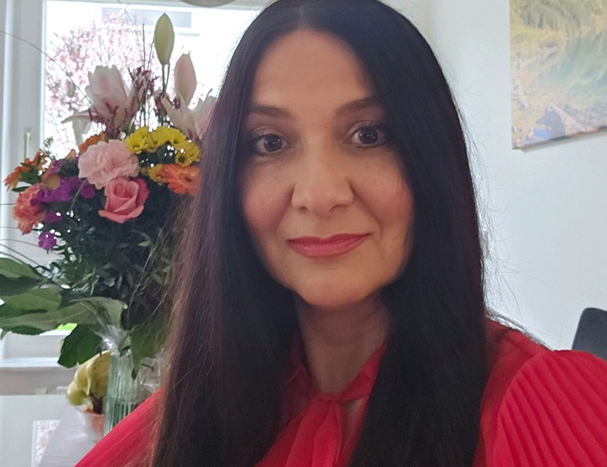 ШТУТГАРТ, 27. ФЕБРУАРА /СРНА/ - Генерални конзул БиХ у Штутгарту Вера Сајић изјавила је да је срамном пресудом Суда БиХ предсједнику Републике Српске Милораду Додику урушен Устав БиХ и да је крајње вријеме да се Кристијан Шмит врати у Њемачку, јер је цијелом свијету постало јасно да се понашао недемократски и узурпирао Дејтонски споразум.