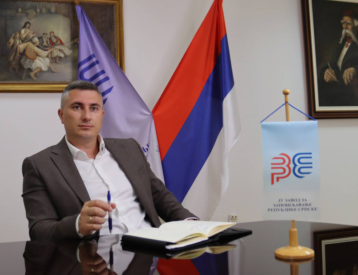 ПАЛЕ, 27. ФЕБРУАРА /СРНА/ - Квазиинституцији Суду БиХ, којег Устав БиХ, односно Дејтонски споразум не препознаје јер је ријеч о вјештачкој творевини коју су наметнули високи представници, крајњи циљ је да елиминише предсједника Републике Српске Милорада Додика са политичке сцене и из политичког живота у државној заједници БиХ, што је потврђено и првостепеном пресудом коју је донијела судија Сена Узуновић, изјавио је посланик у Народној скупштини Српске Дамјан Шкипина.