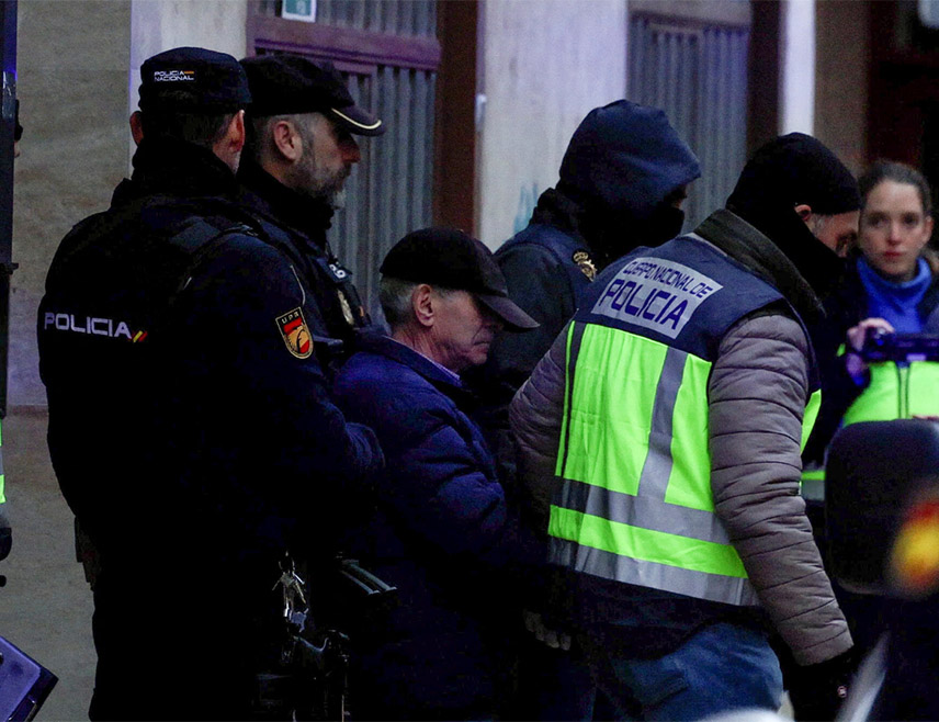 МАДРИД, 27. ФЕБРУАРА /СРНА-Ројтерс/ - Двадесетчетворогодишњи мушкарац ухапшен је у покрајини Валенсија, на истоку Шпаније, због слања електронских порука у којима је пријетио нападима на школе и "убијањем што је више могуће људи", саопштила је полиција.